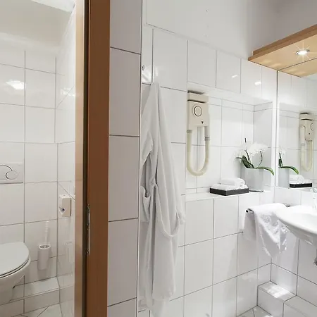 Steiner - In - Out 滨湖采尔