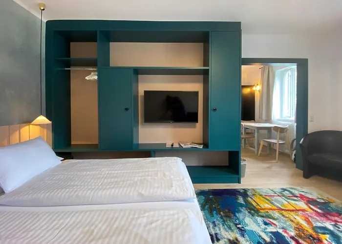 Steiner - In - Out 滨湖采尔